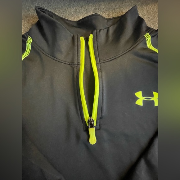 Boys Under Amour Cold Gear Dri-Fit 1/4 Zipper Hoodie - Picture 4 of 5